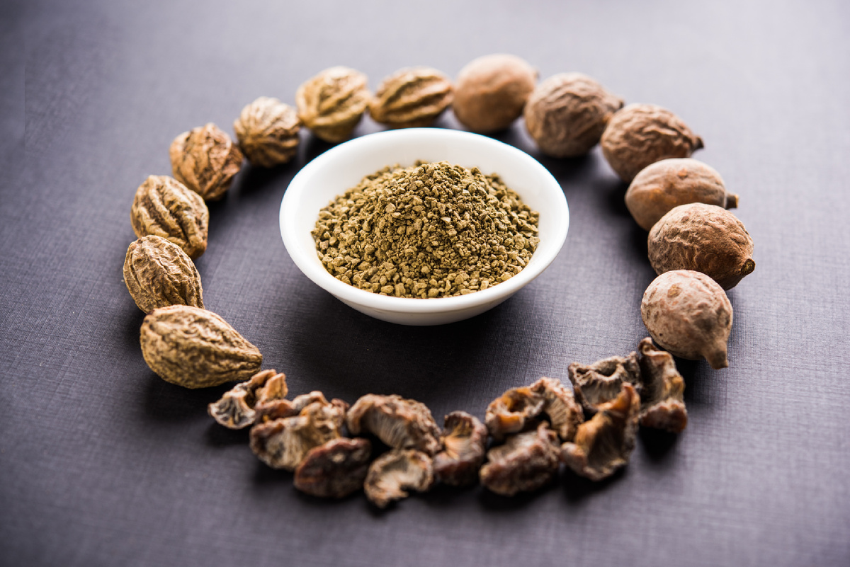 В переводе трифала - "три фрукта"