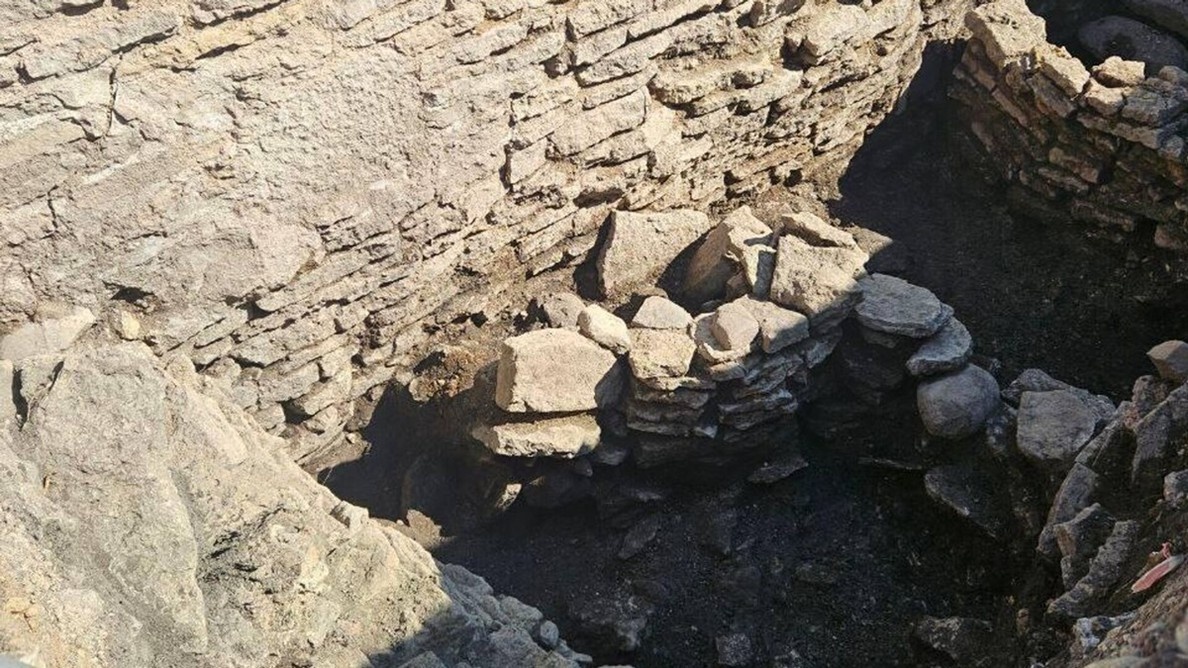 Каменная кладка эпохи князя Олега Вещего в крепости в Старой Ладоге (Ленинградская область) Фото из открытого доступа