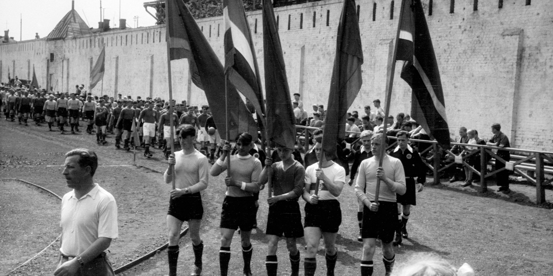 Футбол на костях. Редкие снимки со стадиона Ждановского (Таганского) парка, Москва, начало 1960-х