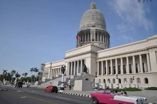    Politico: США отложили планы по смене строя на Кубе из-за конфликта с Ираном (фото: pxhere/Marcelo Cruañas)