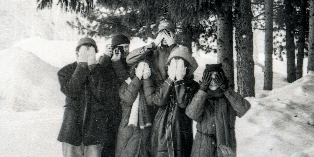 Наблюдать вместо объяснять: режиссёр Дмитрий Волкострелов и его спектакль «Контрольные отпечатки»