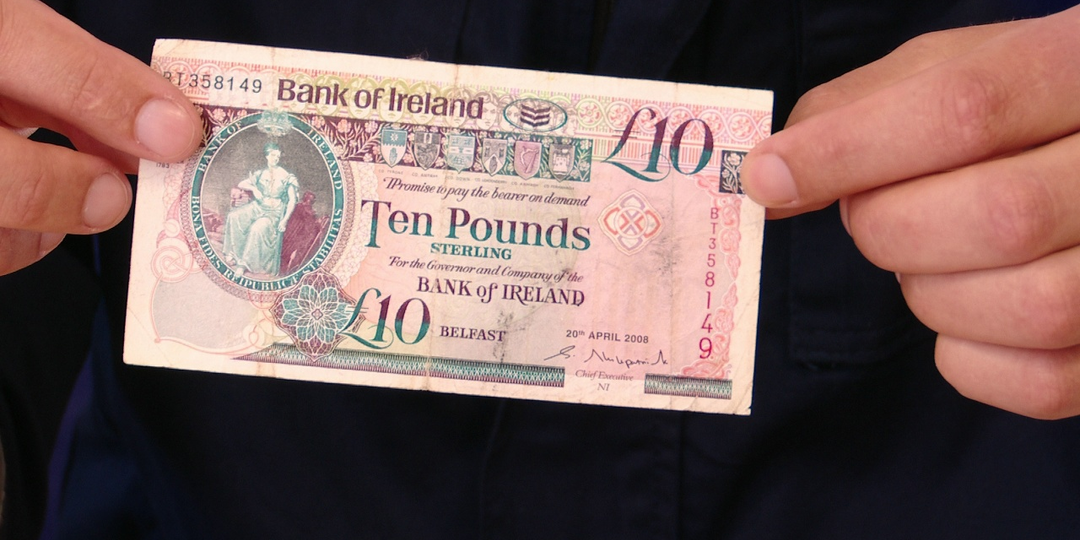 Интересные деньги: тюменец показал свою коллекцию монет и купюр