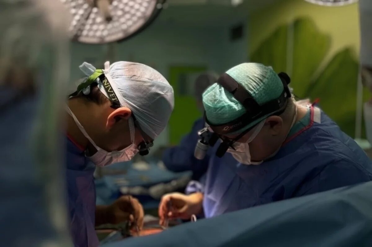    В Югре медики сделали сложную операцию 19-летней девушке из Екатеринбурга