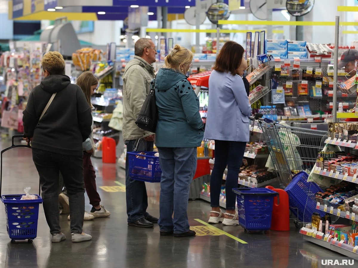     В торговых сетях в крупных городах перестала работать оплата картами