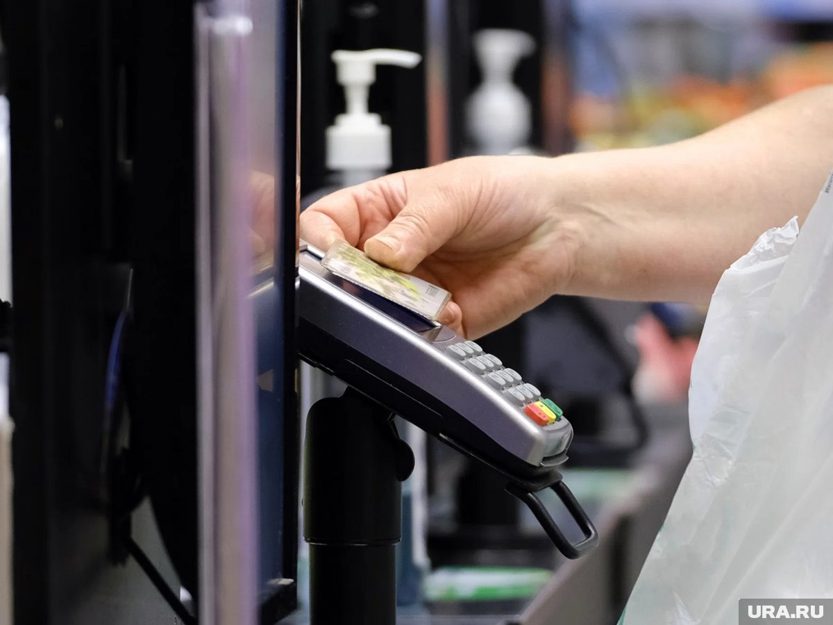    Сбой затронул не только оплату картами в магазинах, но и работу банкоматов и приложений