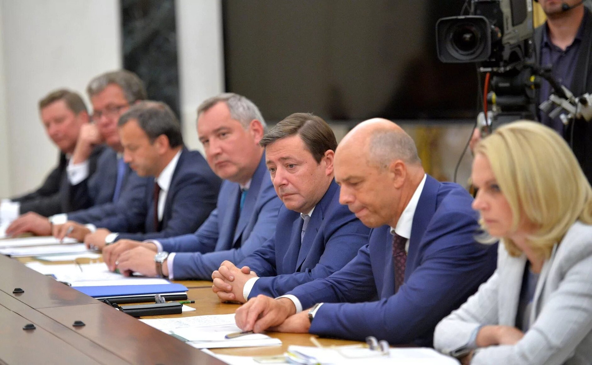 Оценка работы правительства: более сдержанные настроения общества