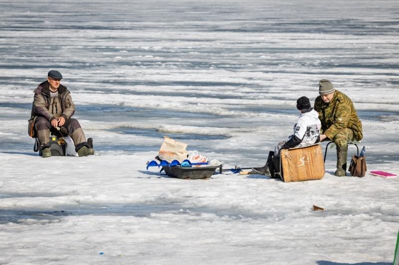    Пресс-служба администрации Екатеринбурга. Рыбаки на озере Шарташ