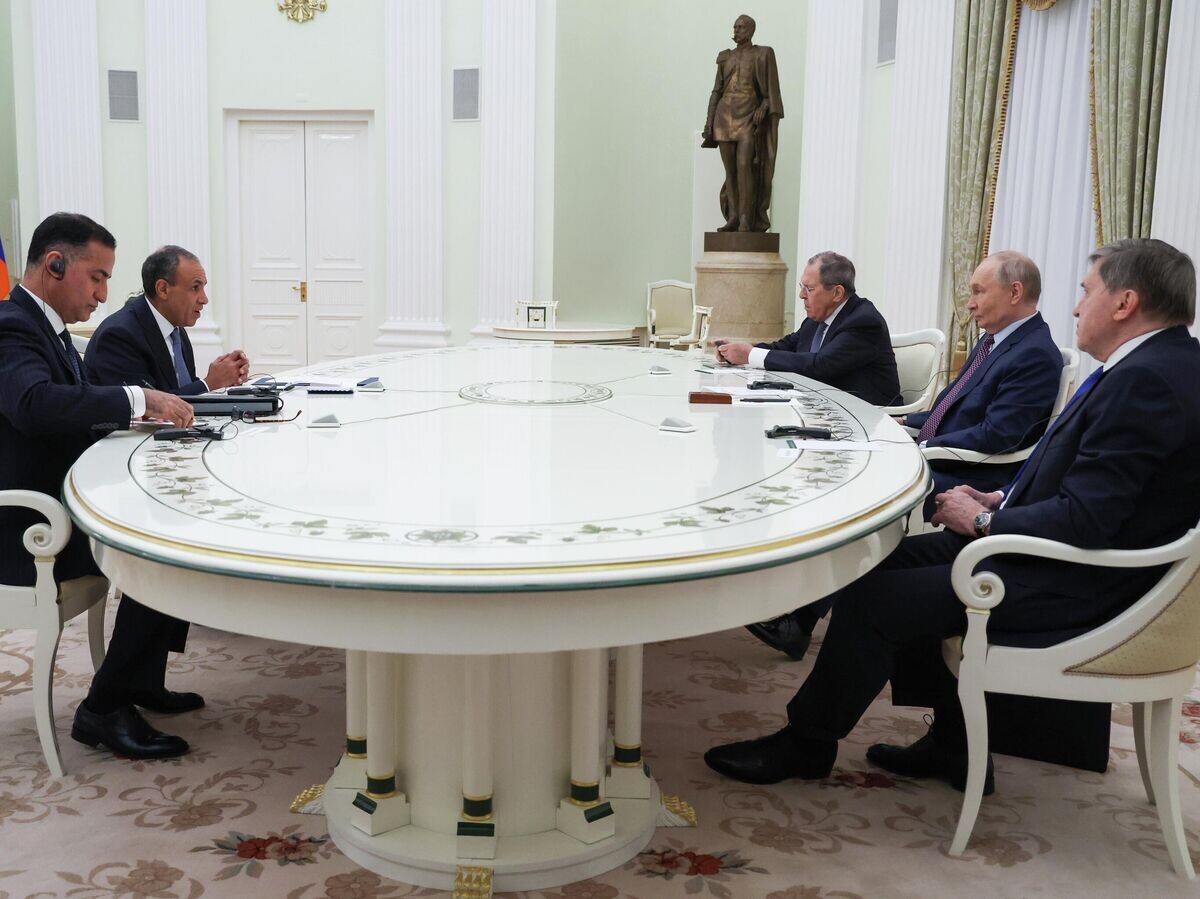    Президент России Владимир Путин и министр иностранных дел Египта Бадр Абдельати во время встречи | © РИА Новости / POOL