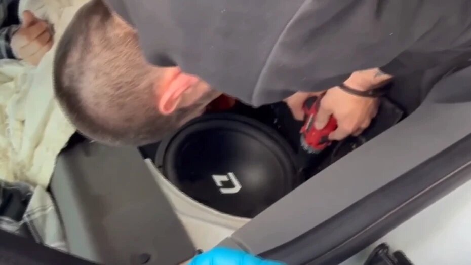 Под Воронежем полицейские задержали наркокурьера с 5 кг метилэфедрона: видео