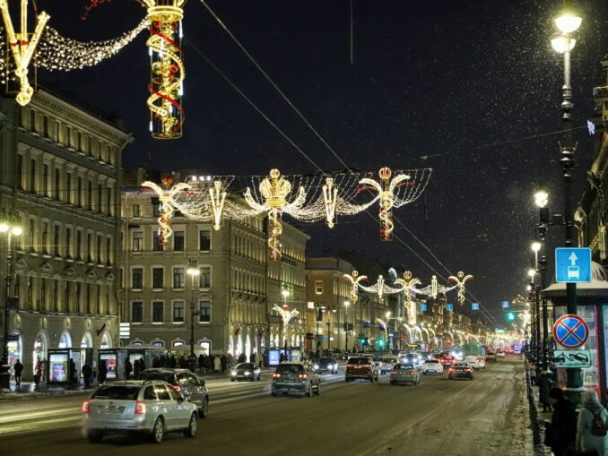     Невский проспект никогда не спит, фото unsplash.com/@Namzhil Chimitov aldita.net