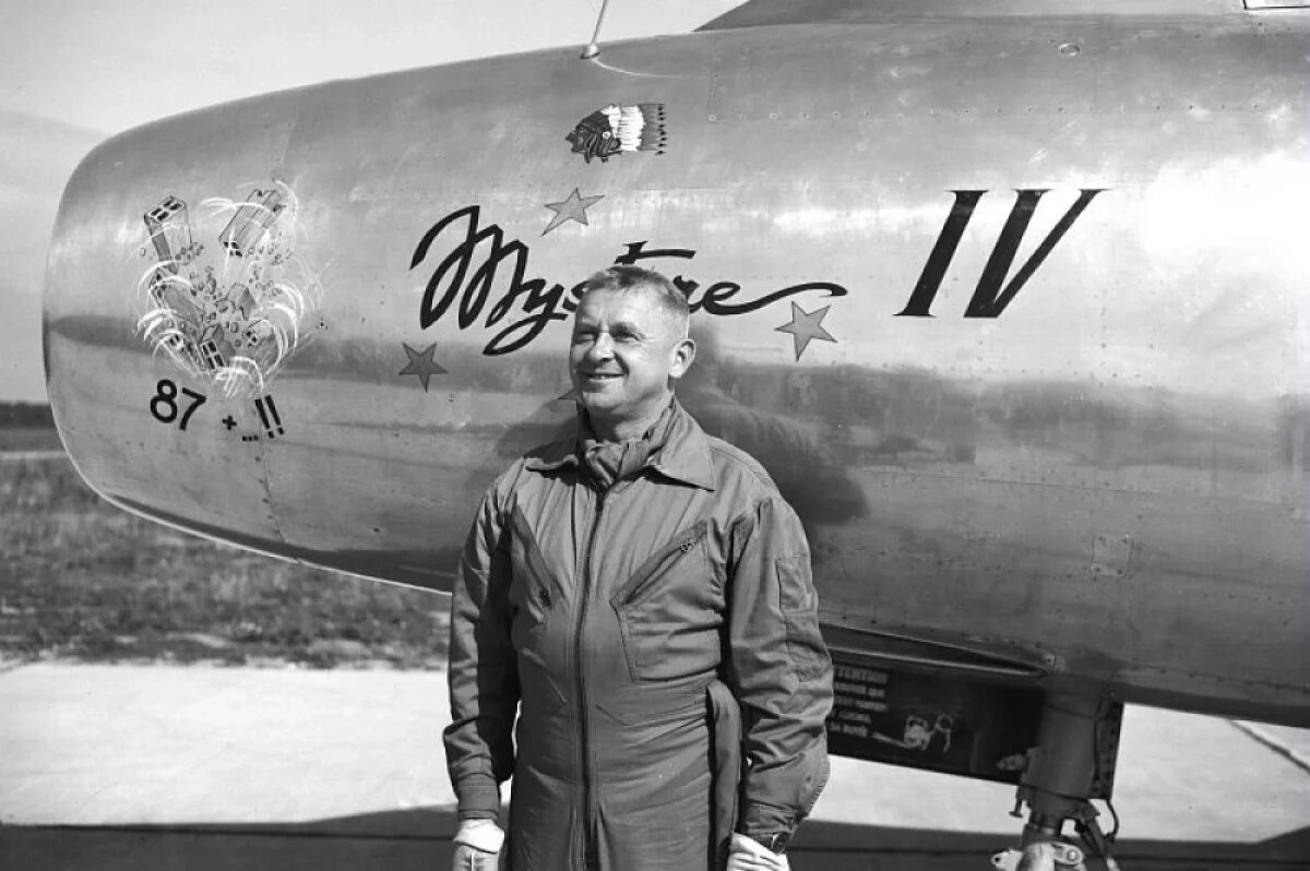    Константин Владимирович Розанов — французский военный лётчик, лётчик-испытатель, один из пионеров реактивных полётов.