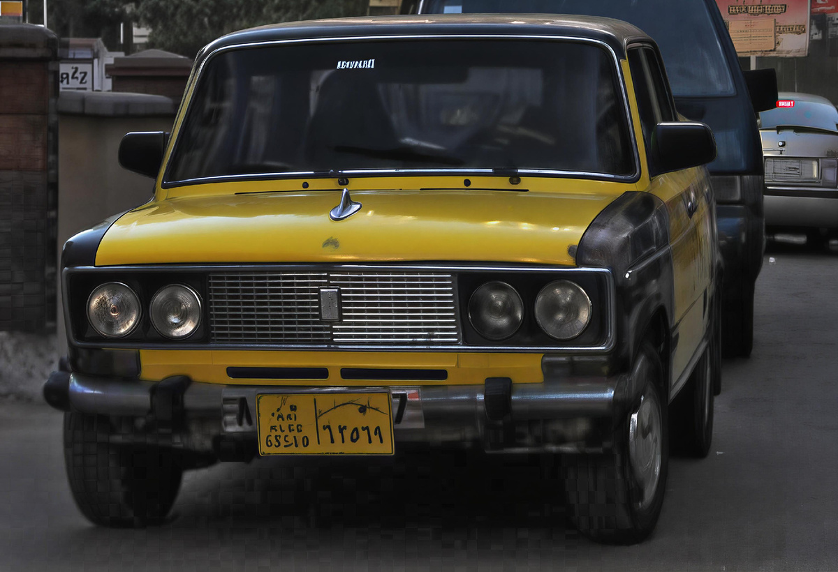 Lada была везде: от Каира до Александрии. В 2009 году власти запустили программу обновления таксопарка, и старые Lada начали заменять новыми машинами, но они до сих пор встречаются на дорогах.