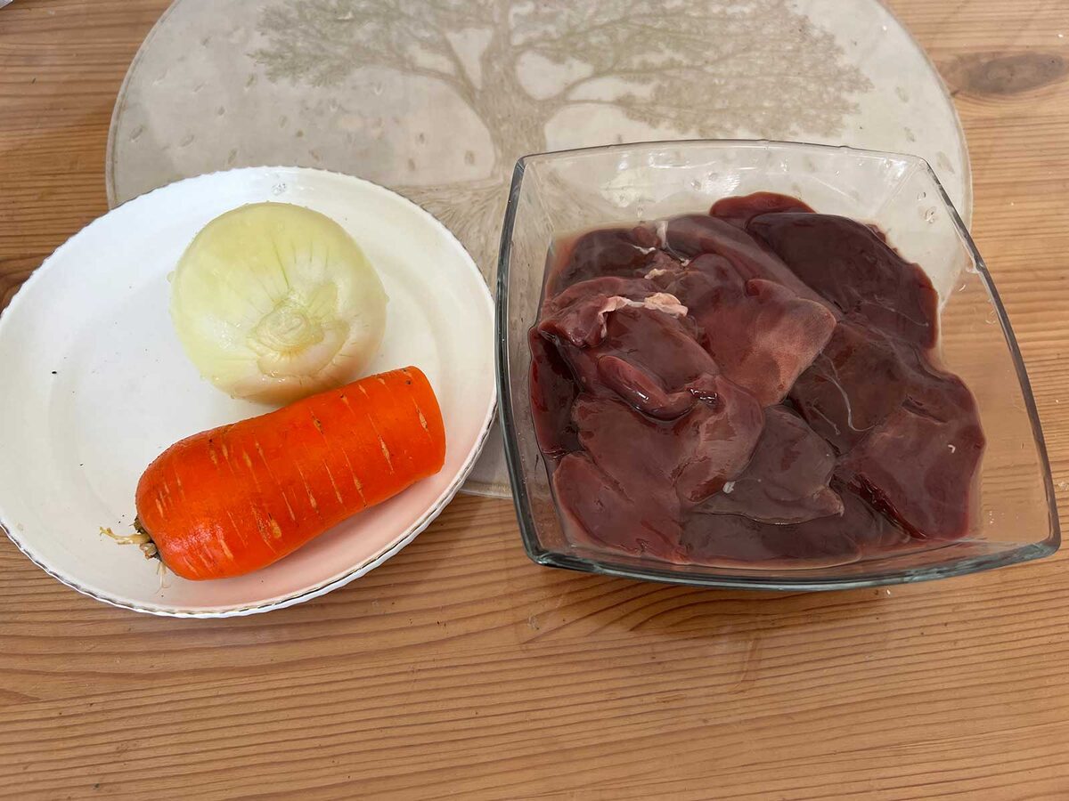 Ингредиенты для паштета, Масло и специи за кадром