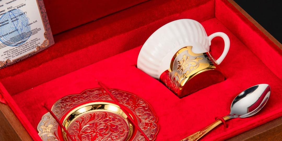 Вещь с характером: почему златоустовский чайный набор — это подарок высшей лиги