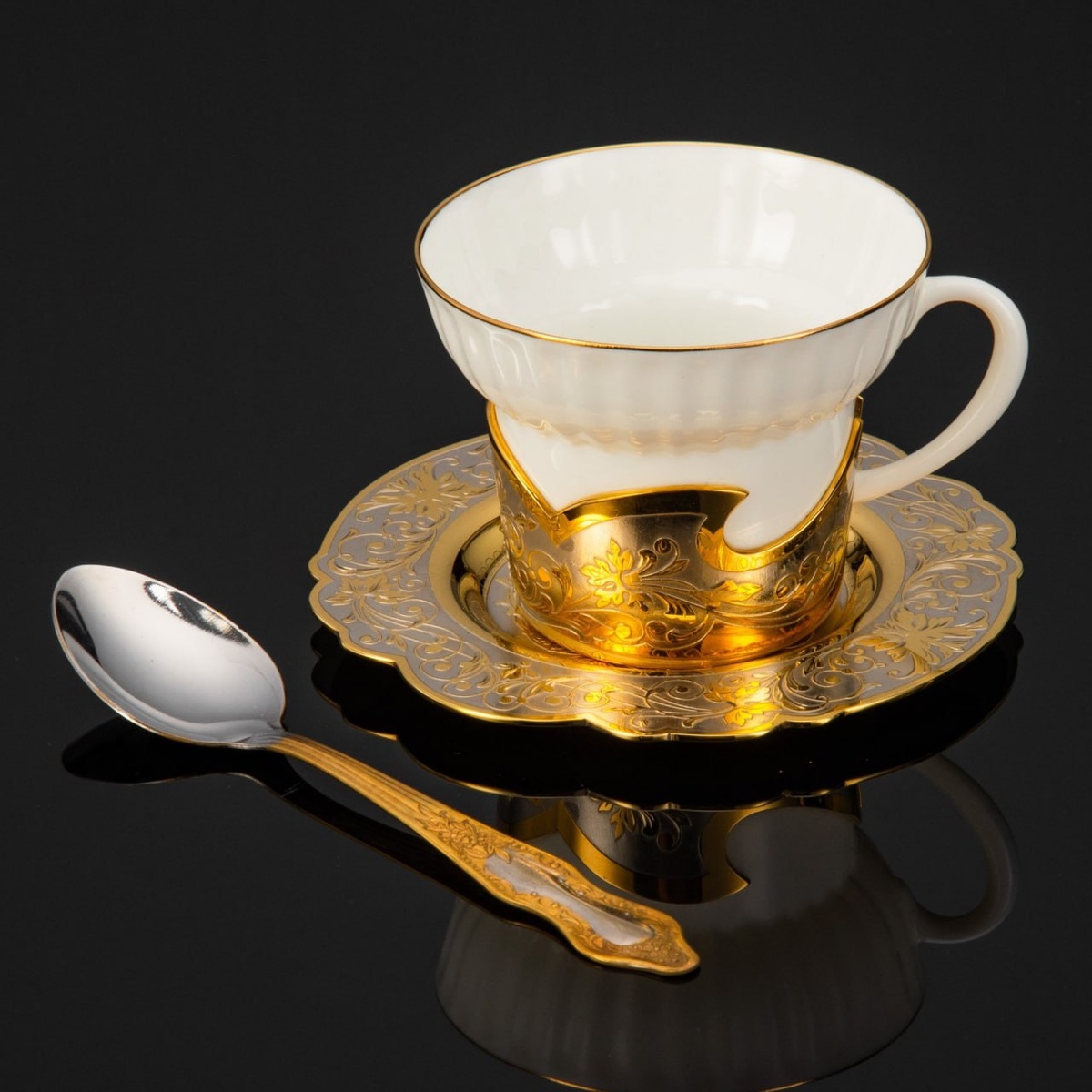 Набор для чая (чайная пара) в подарочном кофре, латунь, золочение, никелирование, травление, гравирование, фарфор, Российская Федерация, 2010-2015 гг.