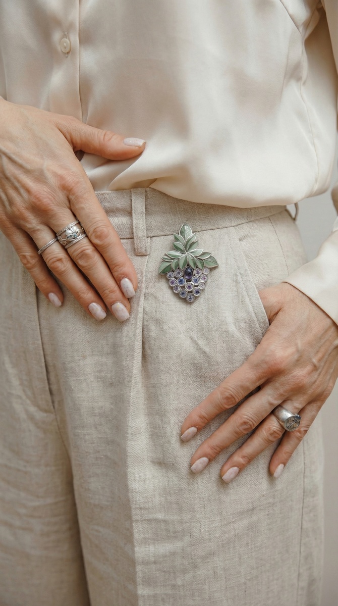 Бренд TRIORA, коллекция Италия: колье из натурального аметиста, дизайнерская брошь и шелковый шарфик Твилли