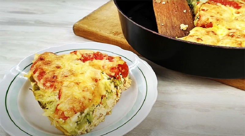 Запеканка из курицы с брокколи и сыром: семейный ужин за полчаса