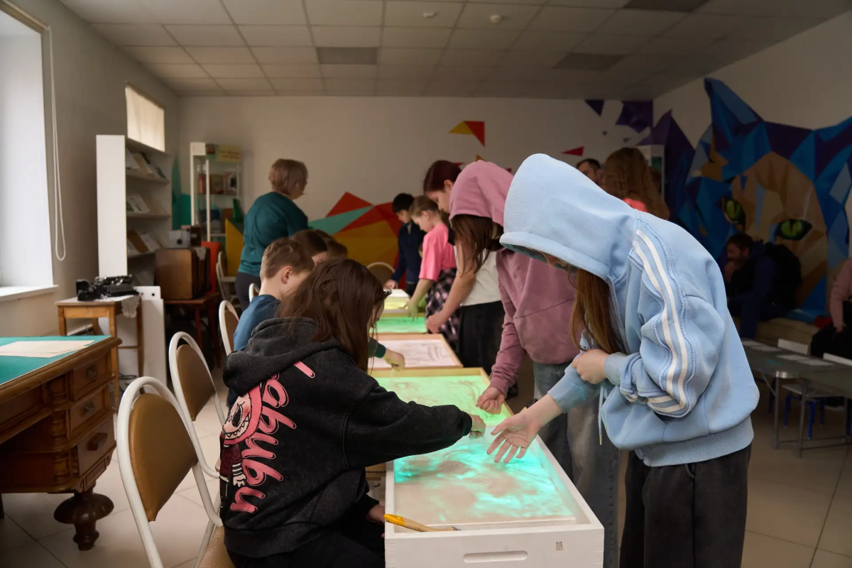    Дети участников СВО посетили экскурсии в областной детской библиотеке