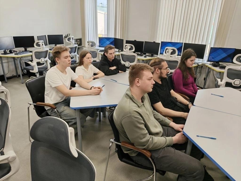    13 тысяч студентов и более 3 тысяч школьников Югры приняли участие в масштабной профориентации