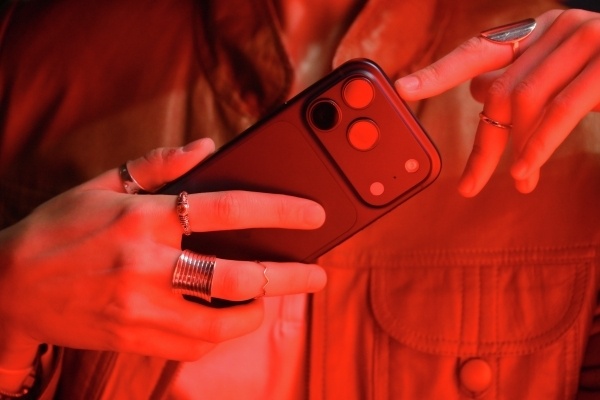 Красный – новый черный: Какой цвет iPhone 18 станет хитом