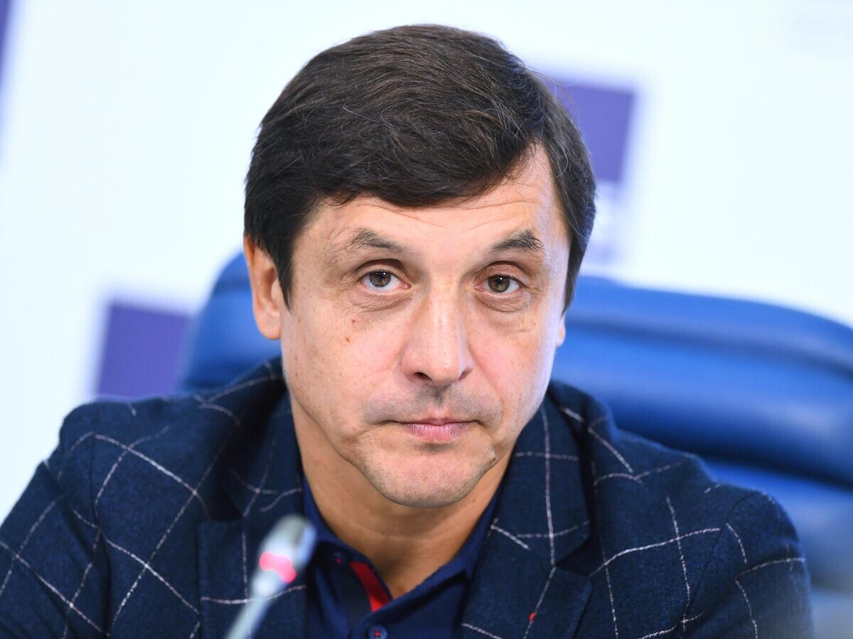    Хоккеист Валерий Каменский во время пресс-конференции в Москве, посвященной всероссийскому юношескому хоккейному турниру "Кубок Александра Овечкина". | © РИА Новости / Сергей Мамонтов