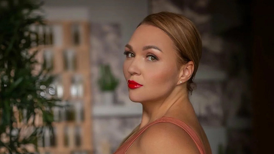 "Маленькая победа": Надежда Ангарская показала фото в купальнике после похудения на 30 кг