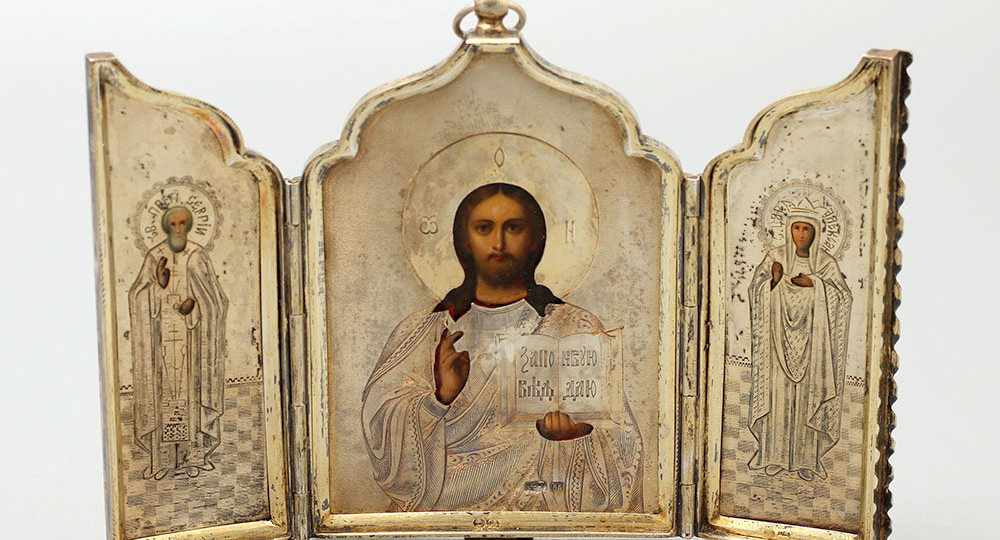 Иконы в интерьере: традиции и современный подход