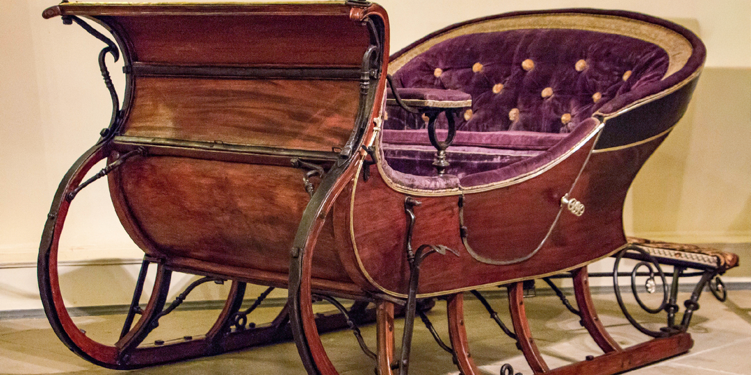 От зимних маршрутов до коронационных выездов: придворные экипажи из Царского Села на ВДНХ