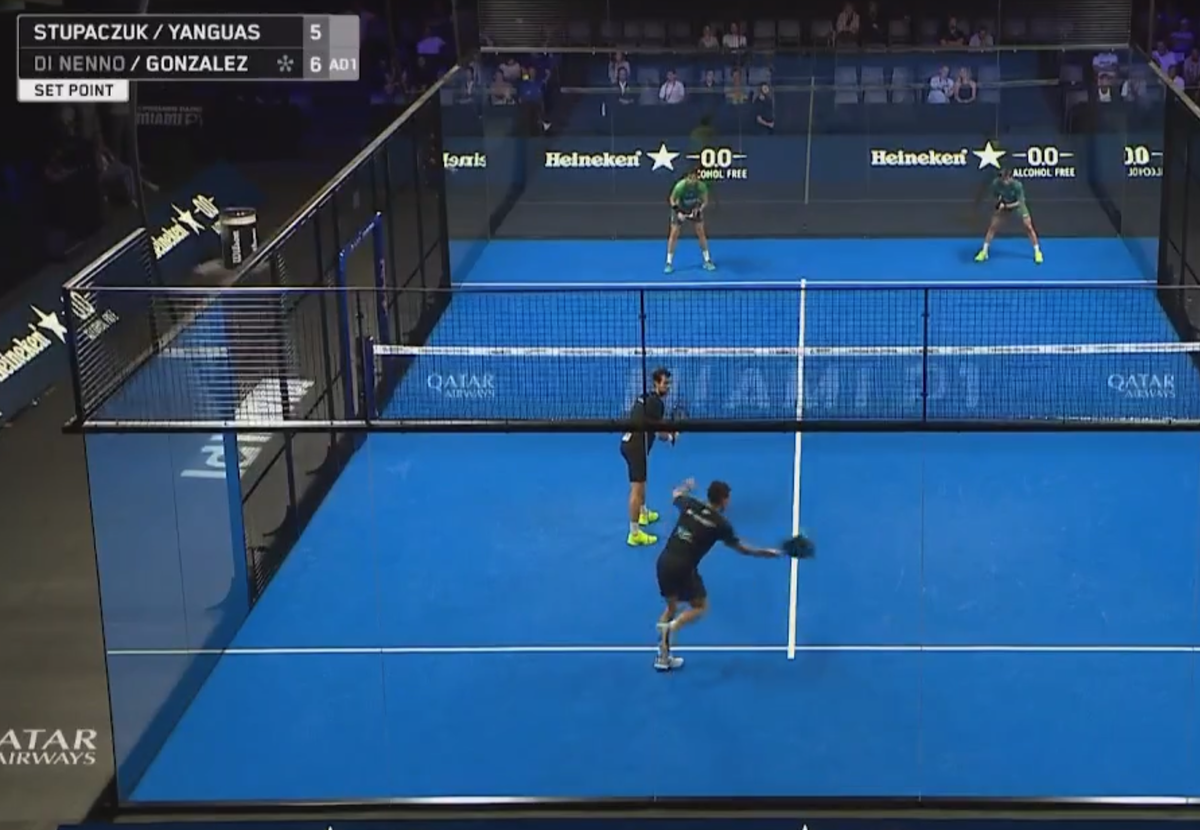 Первая подача Мартина выполненная с нарушением, но оставшаяся без внимани