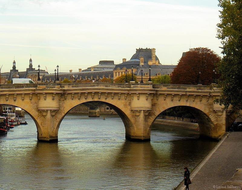 Река Сена около Лувра.