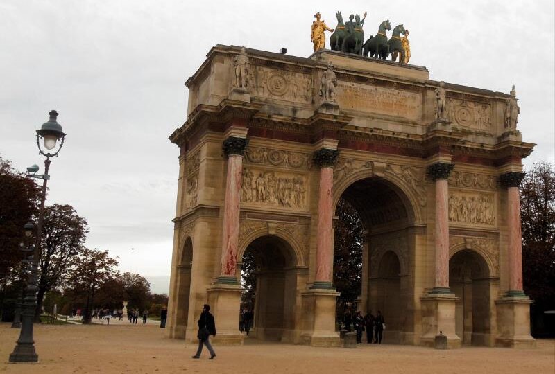 Блюмкин в Париже опять случайно сталкивается с Наталией Палей. Они объединяют усилия.