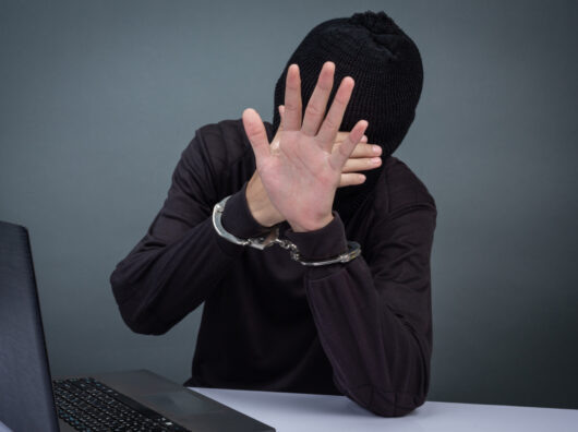 По подозрению в совершении убийства старшего брата в городе Шахты задержали местного жителя