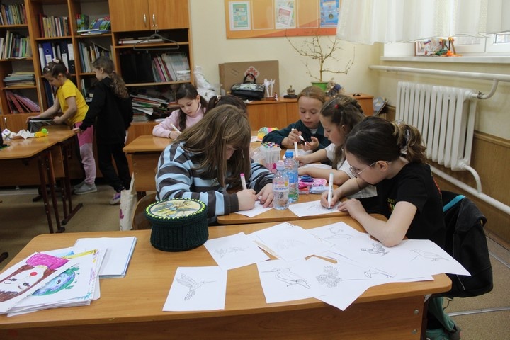 Каникулы с пользой: дружеская атмосфера и море веселья в школьных лагерях