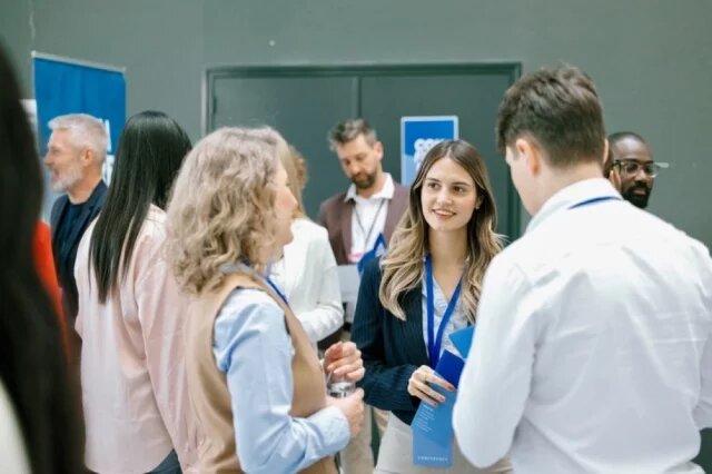    Что означает слово «нетворкинг», и где ставится ударение?