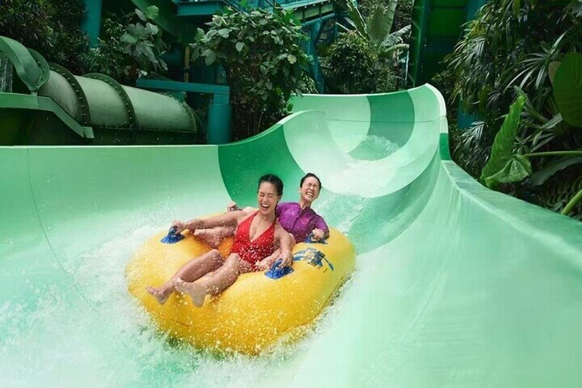 Фото с сайта: https://www.booking.com/attractions/sg/prka4gssltc6-adventure-cove-waterpark-tickets.tr.html