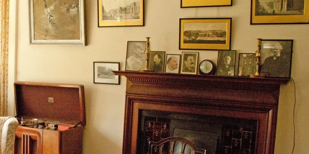 АККУРАТНЕЕ С ПОСЕТИТЕЛЯМИ