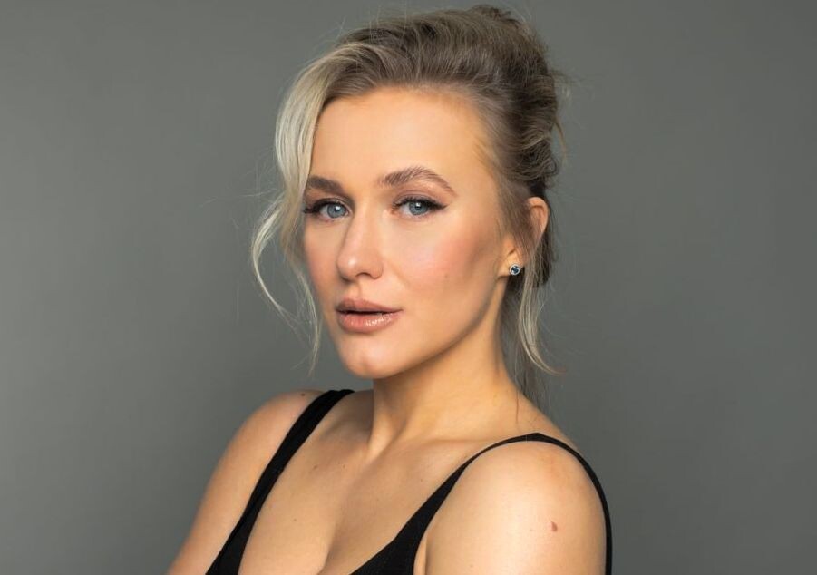 Анна Немченко успешная актриса, певица и блогер