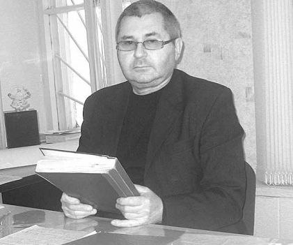 Глава Курбского поселения Е. К. Королёв с машинописной книгой
Н.С. Галкина