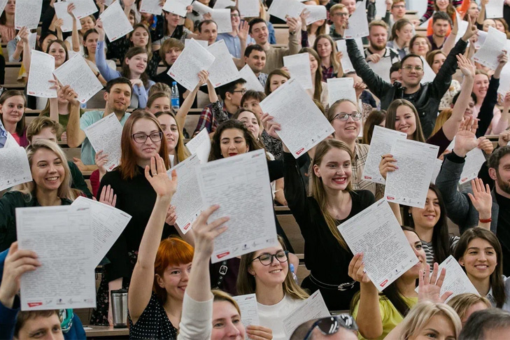 Кредит вместо зарплаты: в Новосибирске студентов заманивают в сети дропперов