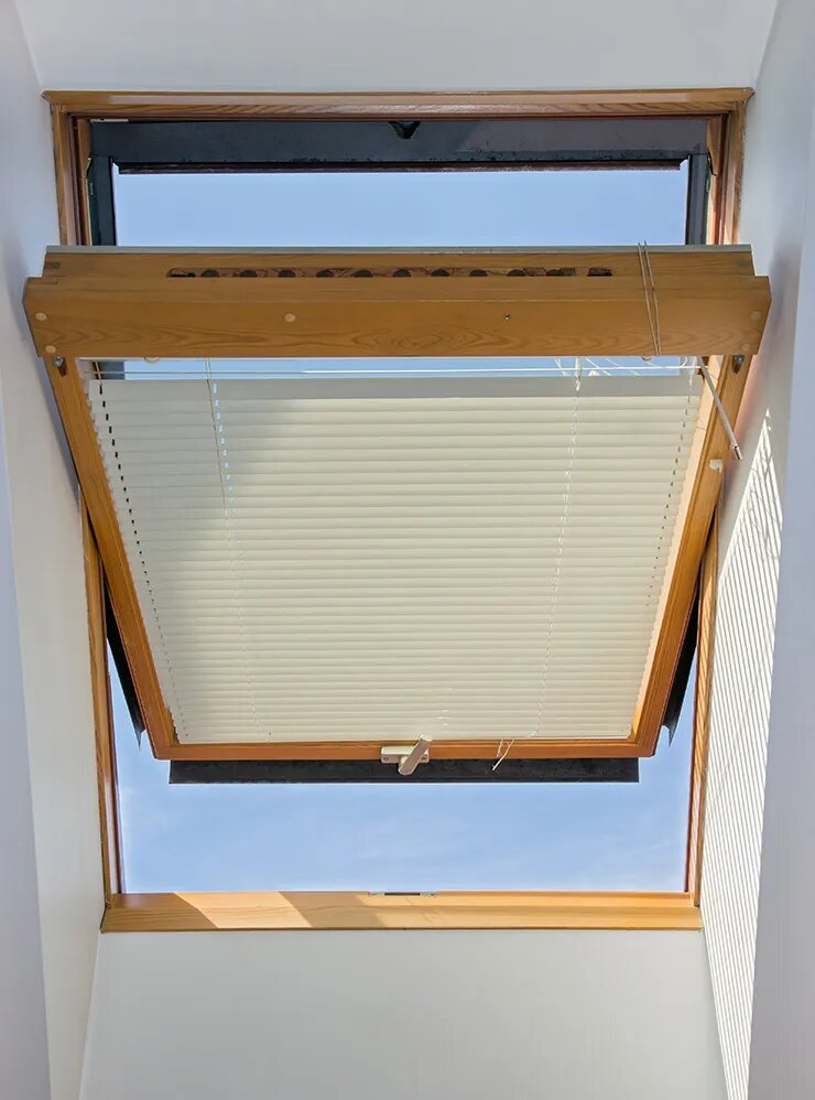 Штора-плиссе на мансардном окне