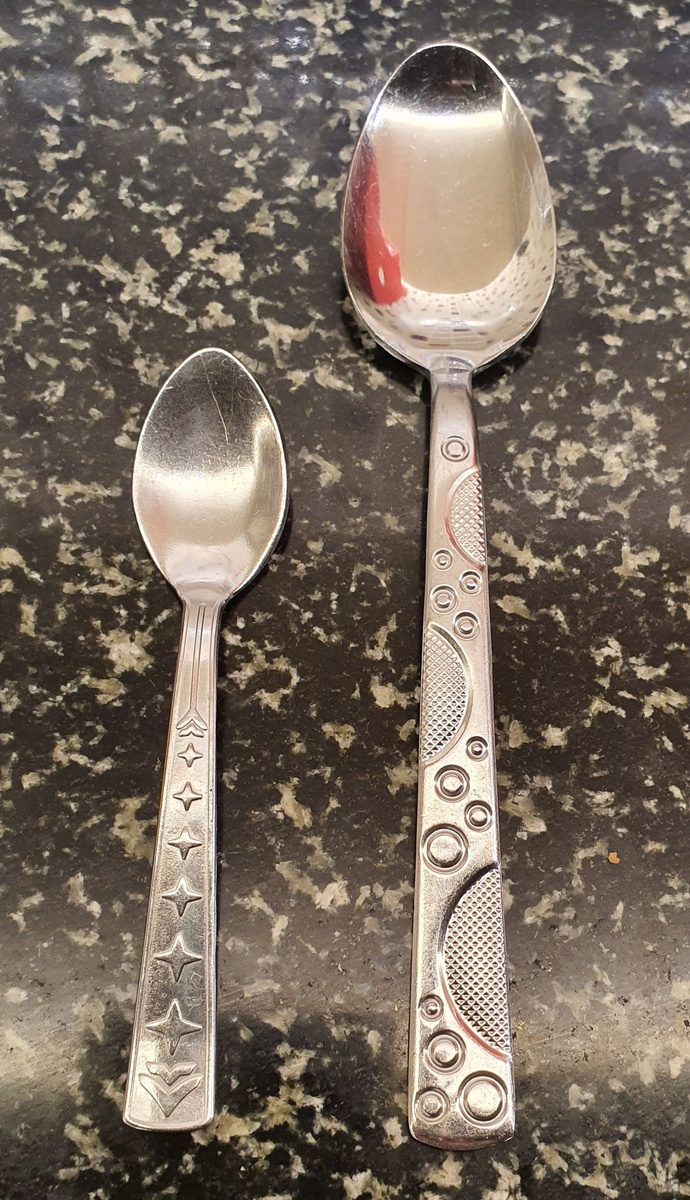 Слева турецкая чайная ложка, справа русская;)))