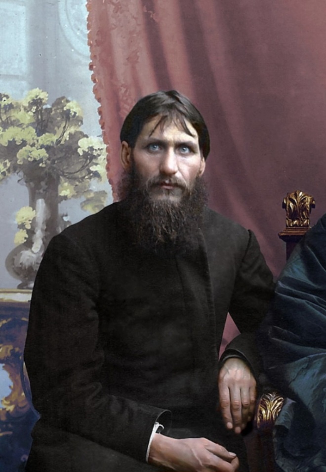 Мрачный, угрюмый, голос низкий.