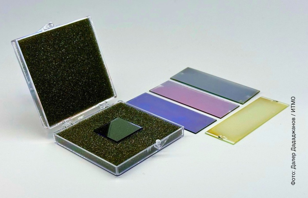    Фотография образцов, чувствительных к поляризации металлических наноструктур.