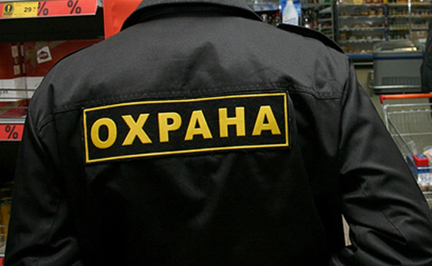 Бутылкой по голове: в Приморье совершено нападение на охранника магазина