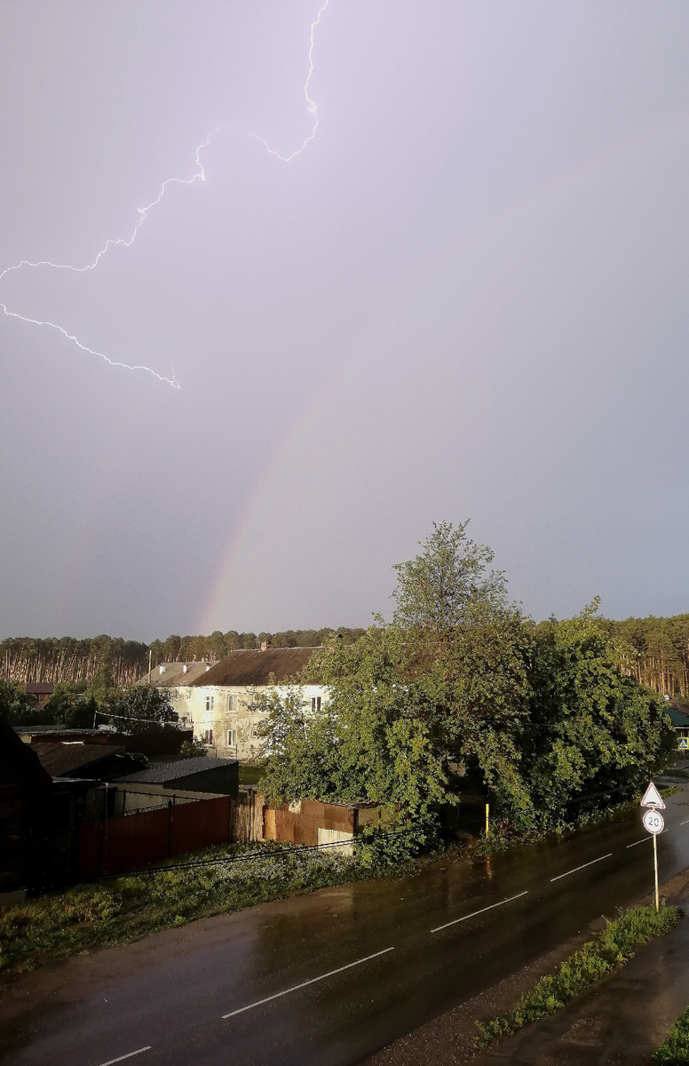 Просто радуга и молния. 2025 год. Июнь.