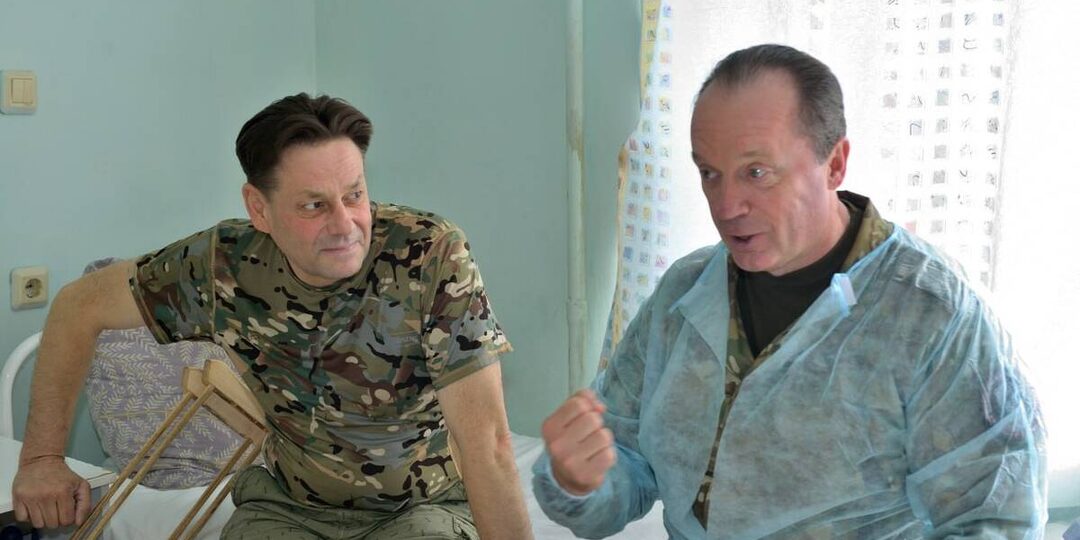 Командир «БАРС-Брянск» Антошин передал бойцу протез и 837 000 рублей