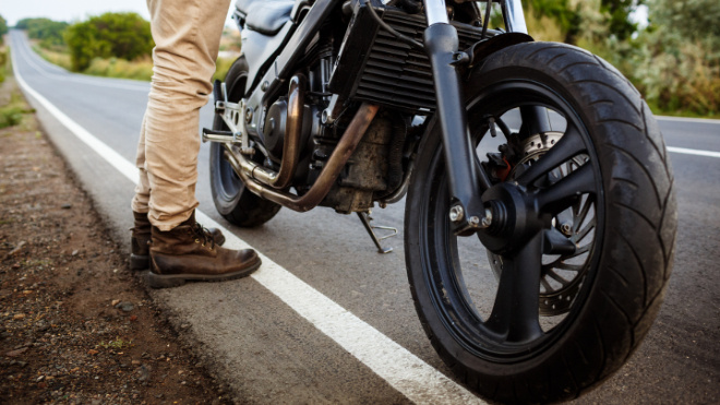 Фото: https://ru.freepik.com/free-photo/young-handsome-man-posing-near-his-motorbike-countryside-road_7600120.htm#fromView=search&page=1&position=34&uuid=78de5a28-d45b-46c8-94de-c4ca99541d77&query=%D0%BC%D0%BE%D1%82%D0%BE%D1%86%D0%B8%D0%BA%D0%BB
