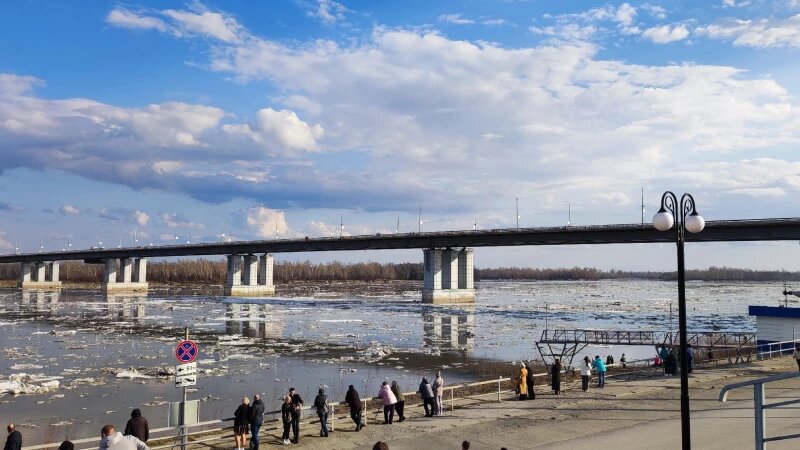     В Барнауле начался долгожданный ледоход. altapress.ru