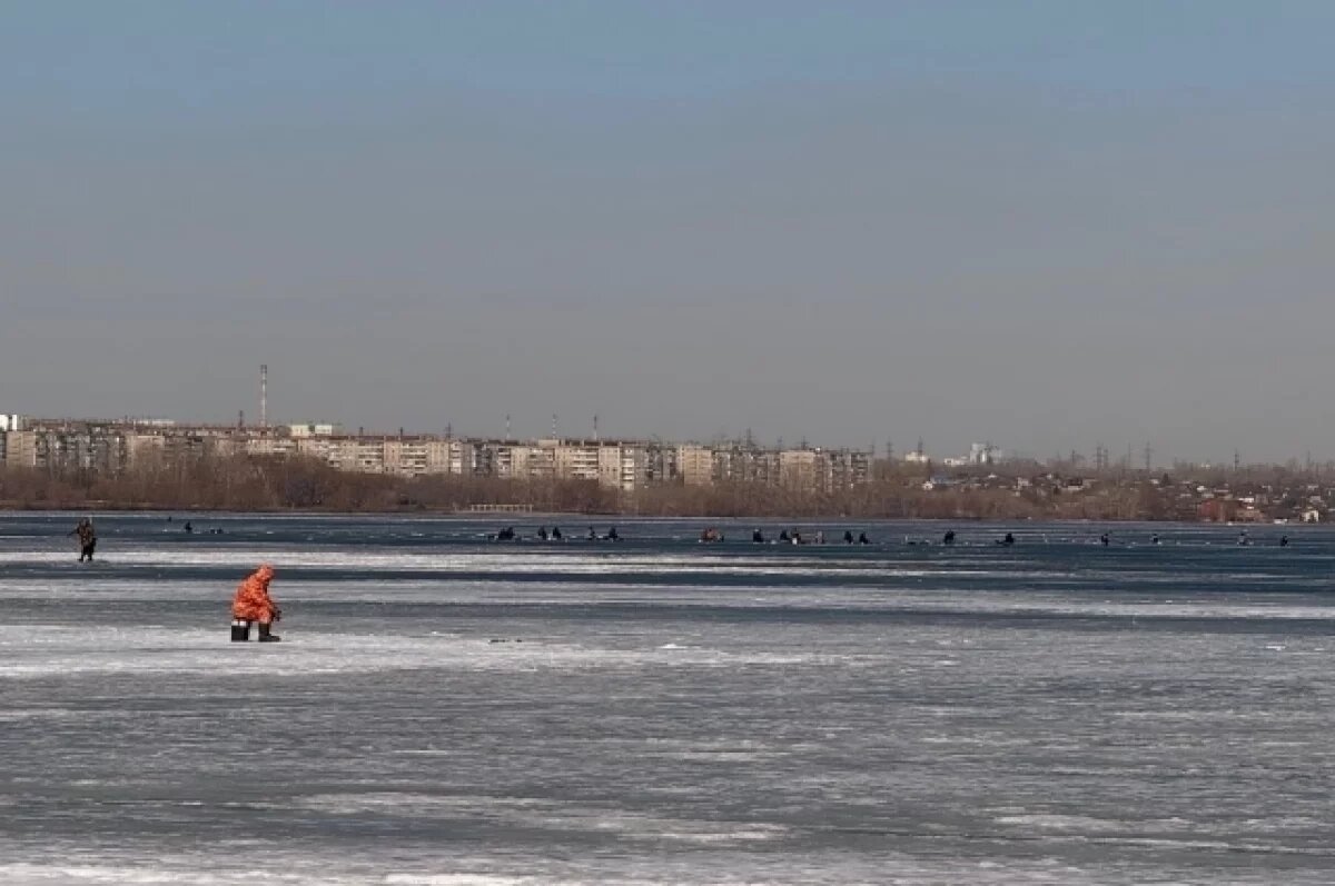    Под Иркутском нашли тела двух рыбаков, провалившихся под лед на «Ниве»