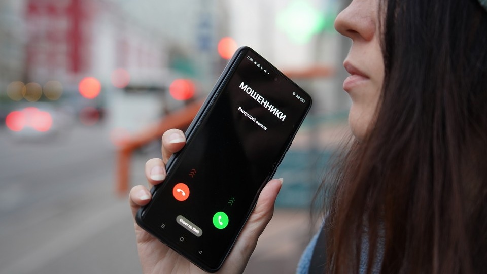 В Иркутской области аферисты звонят семьям военнослужащих от имени правительства